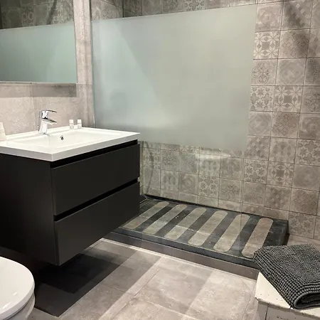 Du Carrefour Hotel 2*
