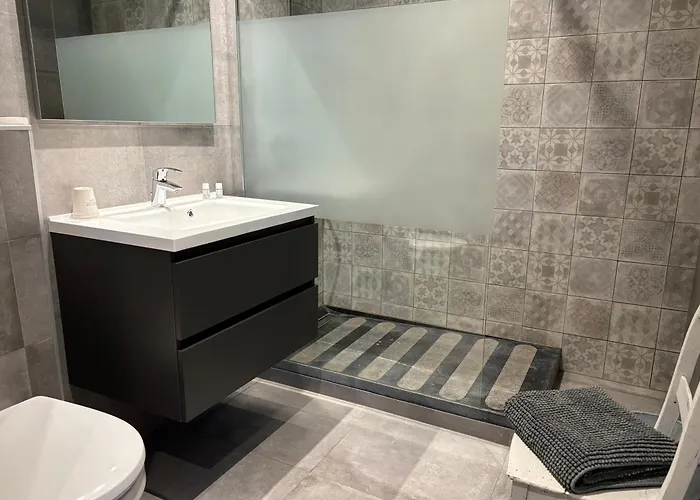 Du Carrefour Hotel 2*